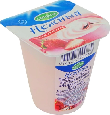Йогуртный продукт CAMPINA "Нежный" с соком клубники 100 г 1.2%